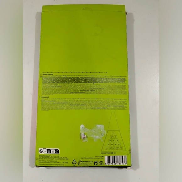 NWT Makeup Revolution X Emily in Paris 15 Piece Eyeshadow Gift Set Palette - Picture 5 of 6